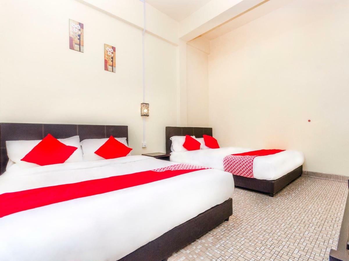Oyo 703 Myra Hotel Mersing Bagian luar foto