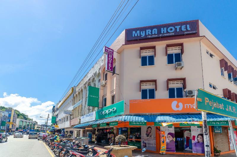 Oyo 703 Myra Hotel Mersing Bagian luar foto