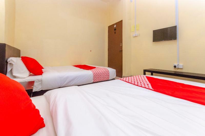 Oyo 703 Myra Hotel Mersing Bagian luar foto