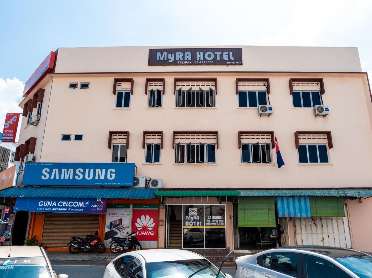 Oyo 703 Myra Hotel Mersing Bagian luar foto