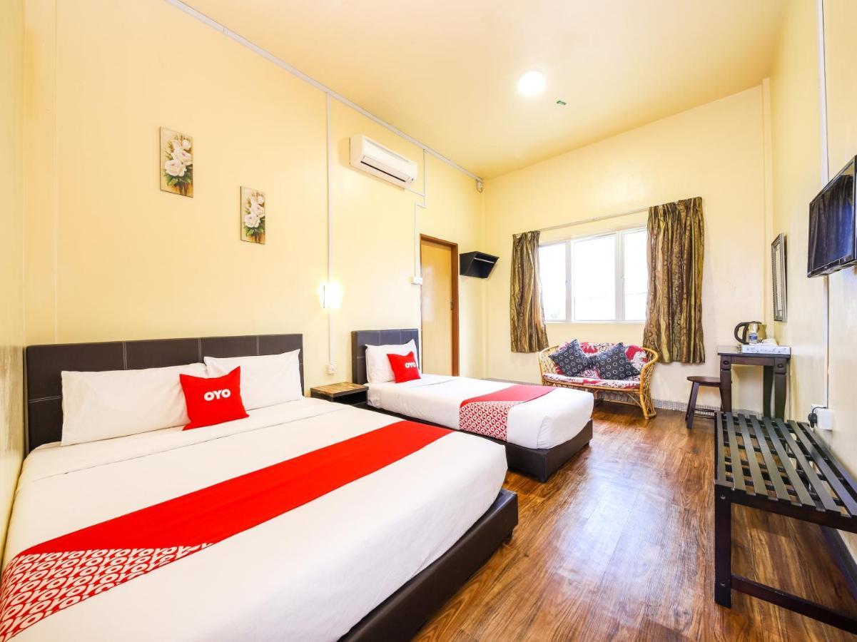 Oyo 703 Myra Hotel Mersing Bagian luar foto