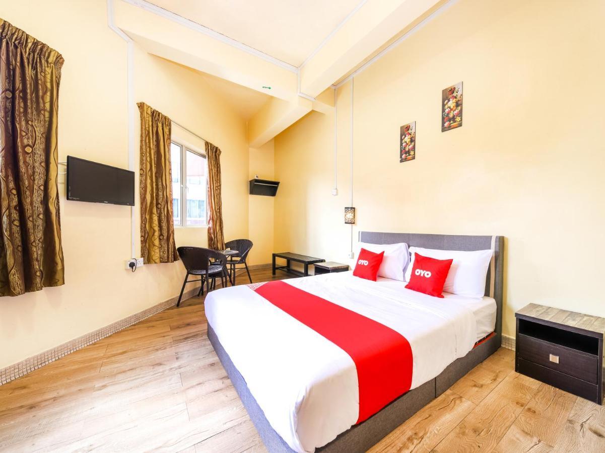 Oyo 703 Myra Hotel Mersing Bagian luar foto