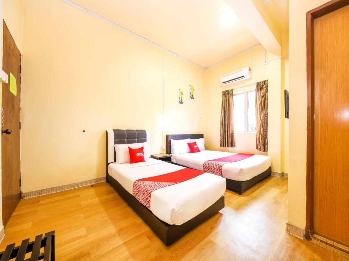 Oyo 703 Myra Hotel Mersing Bagian luar foto