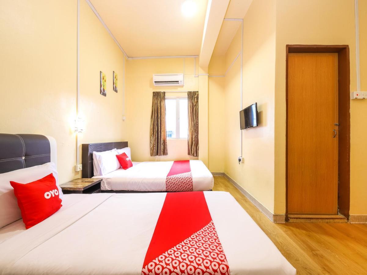 Oyo 703 Myra Hotel Mersing Bagian luar foto
